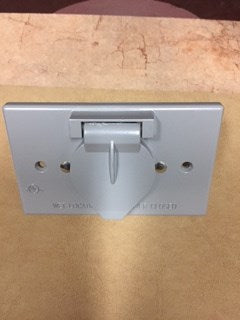 #624024 - Self Closing Weatherproof Lid