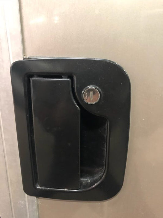 Latch, Man door (Older style): #628076
