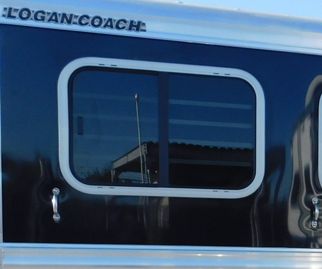 Front Window Coach 20 5/8″ X 31