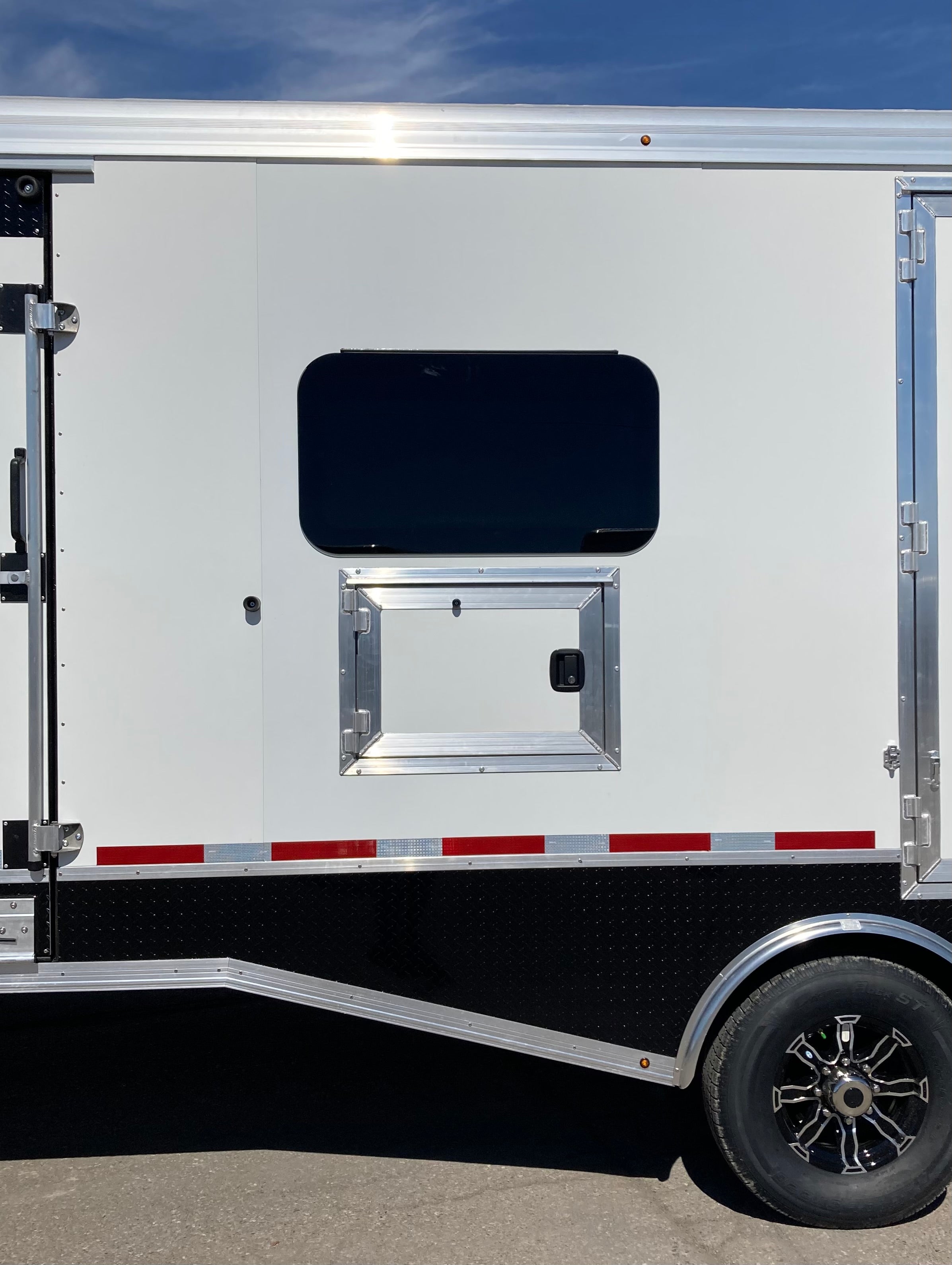 Frameless Windows – Logan Coach